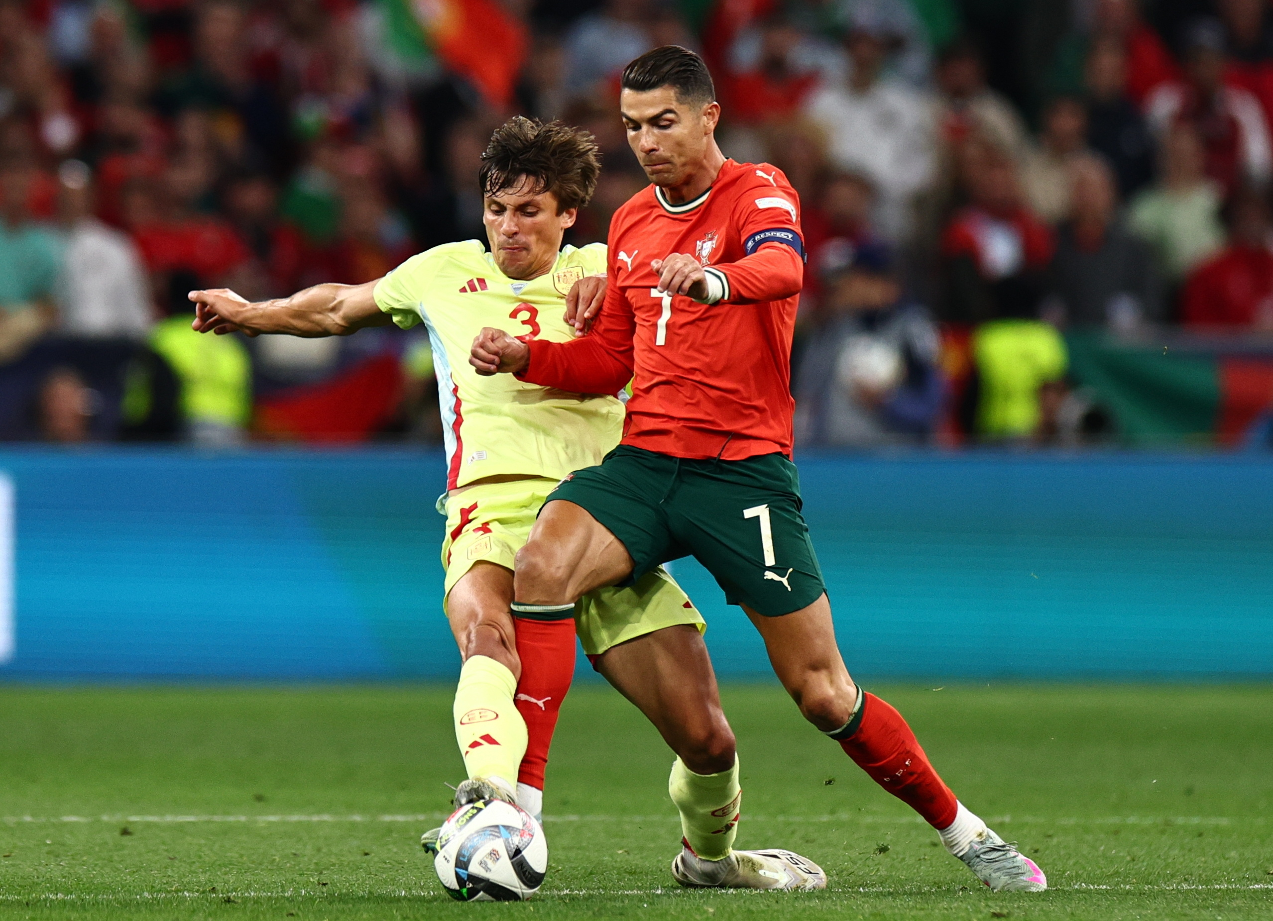 欧洲国足比拼技艺,赛场上展现风采的简单介绍 欧洲国足比拼技艺,赛场上展现风采的简单介绍