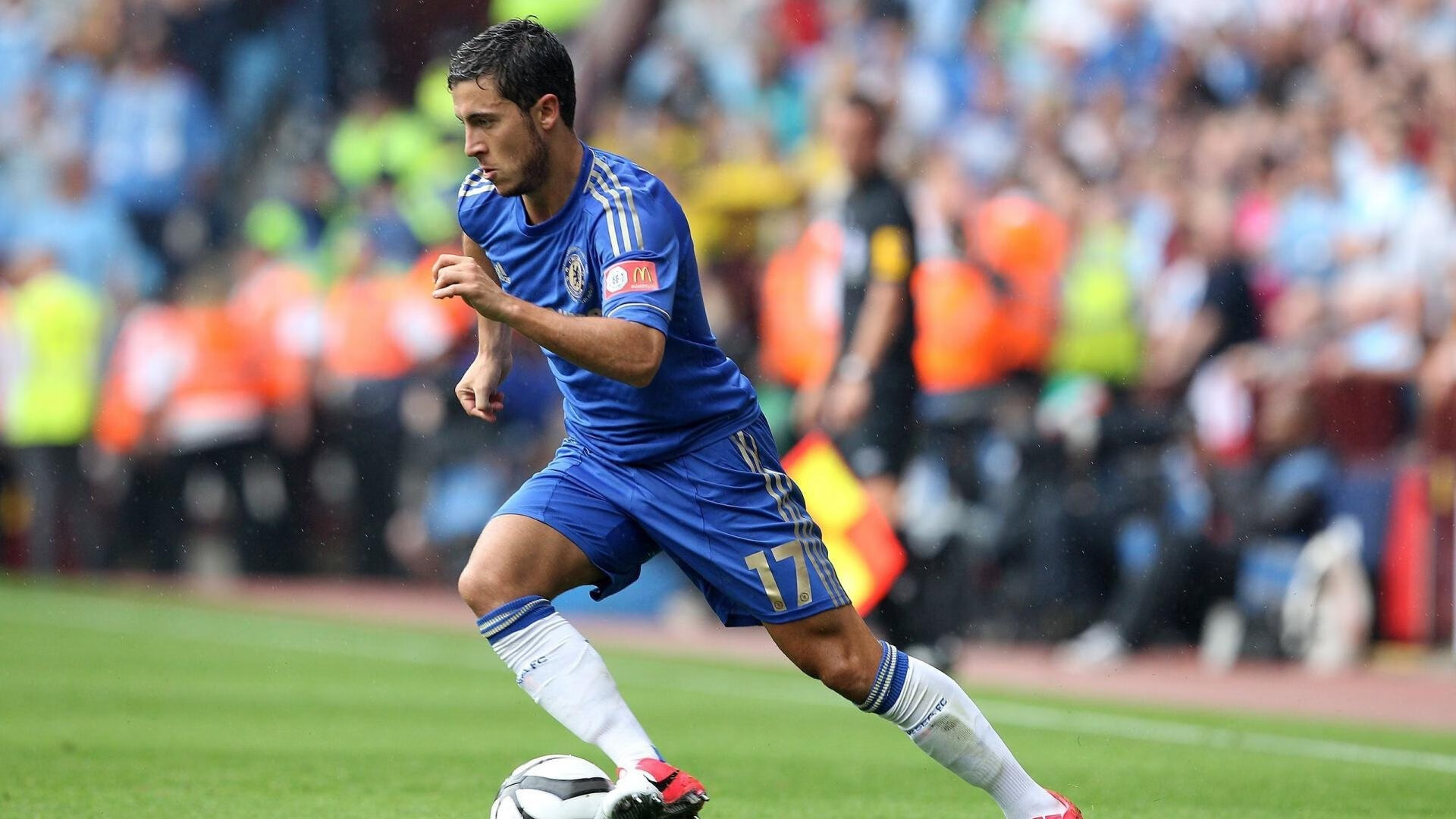 赛道与球场，F1揭幕战与独行侠斩落广东的双重焦点