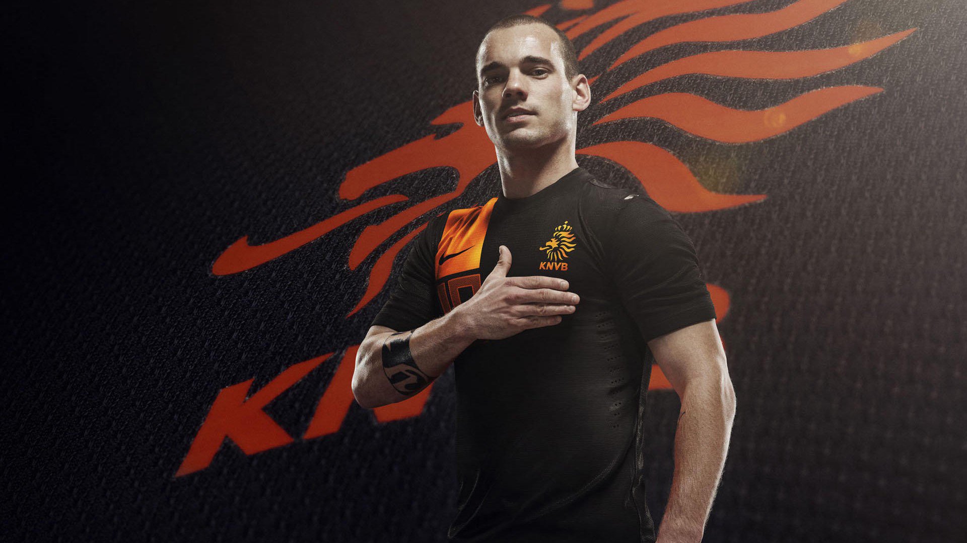 塞恩斯一锤定音，法拉利战术完胜，红牛二队防线溃败之谜