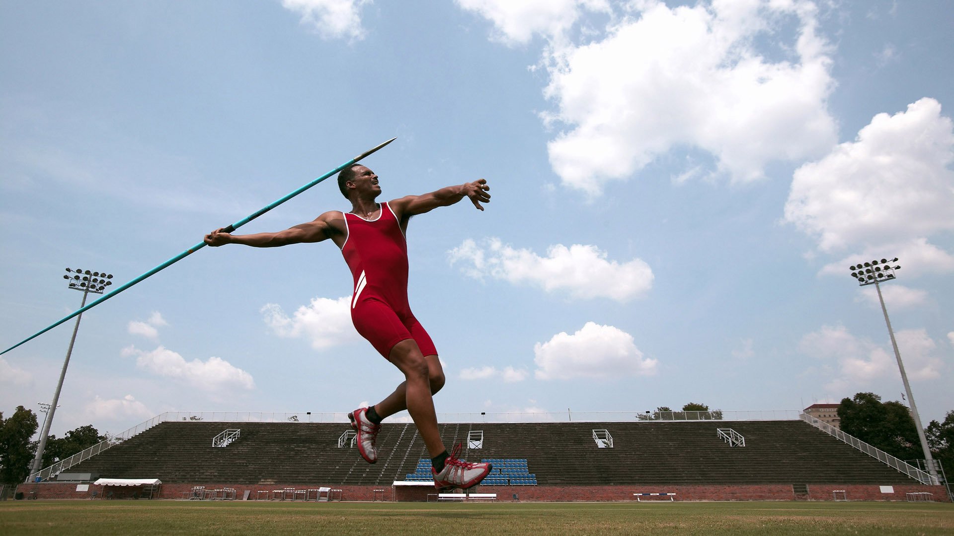 灰熊逆袭太阳，新星切特·霍姆格伦如何成为改写比赛的关键先生